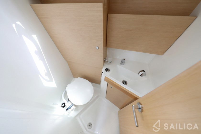 Oceanis 38 - Yacht Charter Sailica