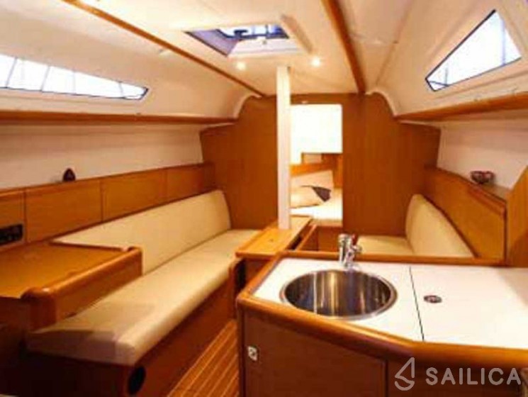 Sun Odyssey 33i - Yacht Charter Sailica