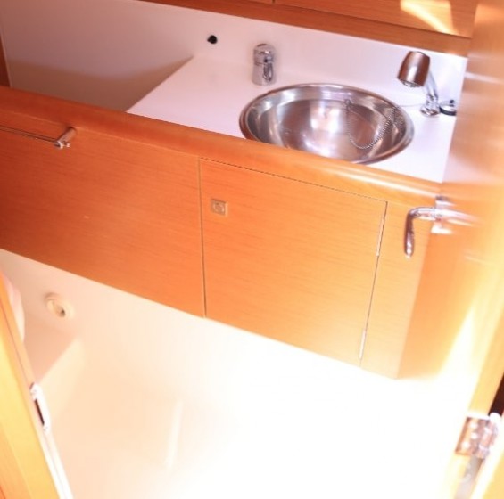 Sun Odyssey 33i - Yacht Charter Sailica
