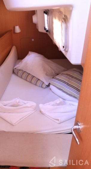 Sun Odyssey 33i - Yacht Charter Sailica