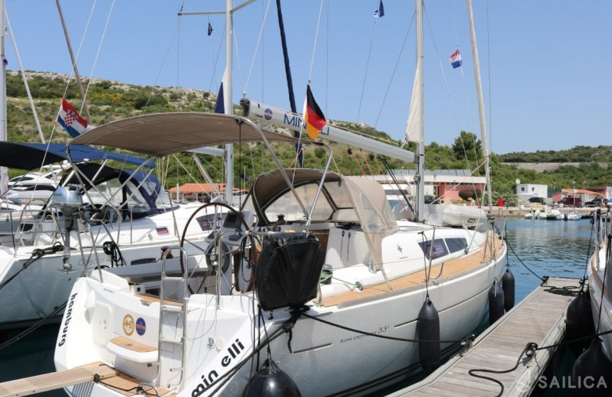 Sun Odyssey 33i - Yacht Charter Sailica