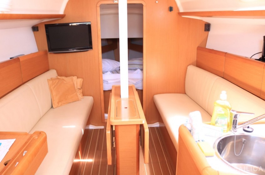 Sun Odyssey 33i - Yacht Charter Sailica