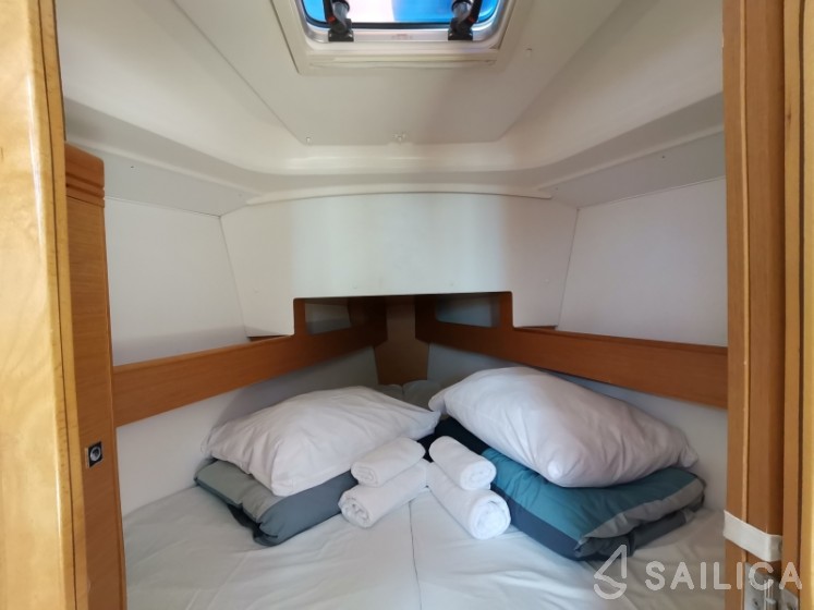 Sun Odyssey 33i - Yacht Charter Sailica