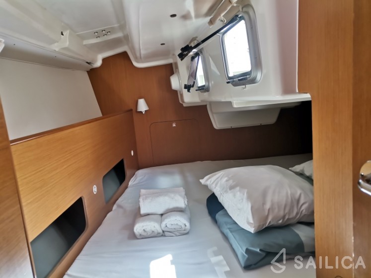 Sun Odyssey 33i - Yacht Charter Sailica