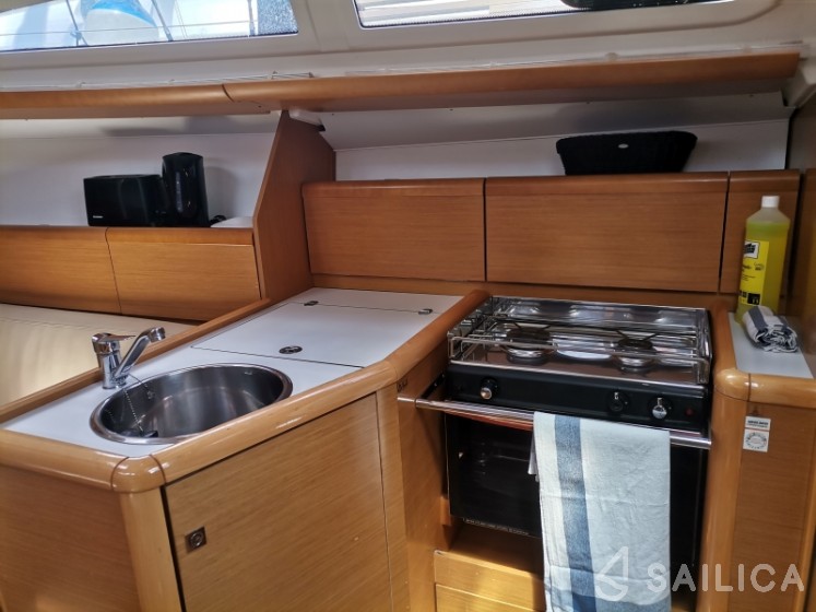 Sun Odyssey 33i - Yacht Charter Sailica