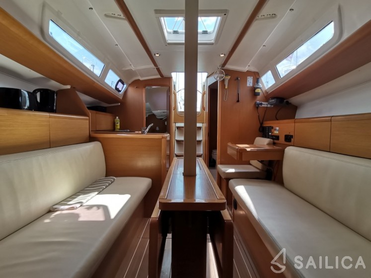 Sun Odyssey 33i - Yacht Charter Sailica