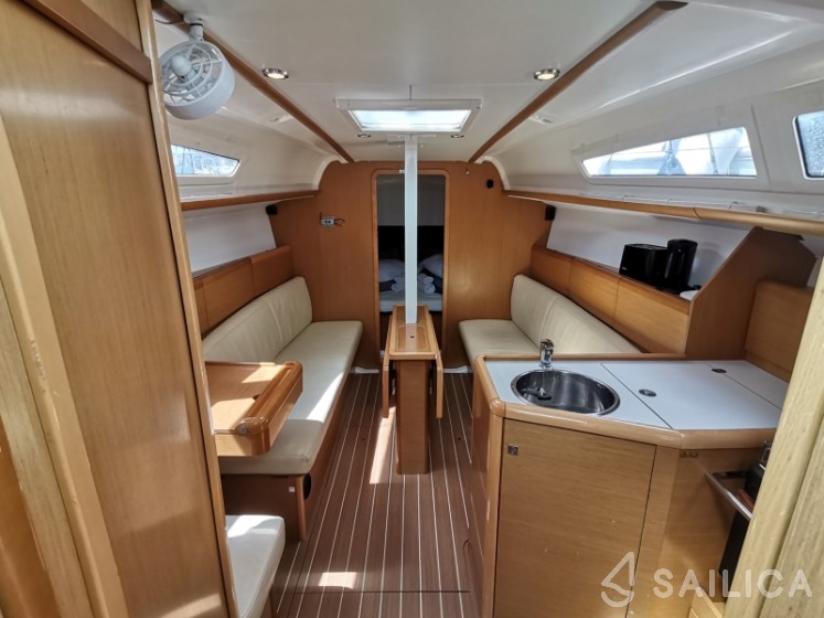 Sun Odyssey 33i - Yacht Charter Sailica