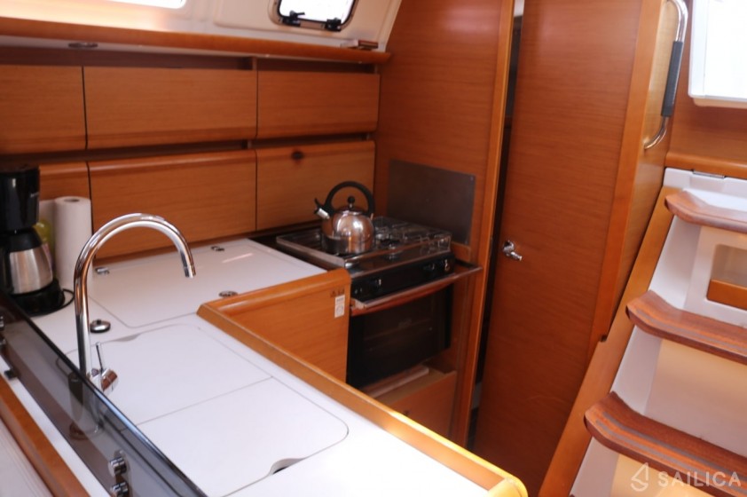 Sun Odyssey 379 - Yacht Charter Sailica