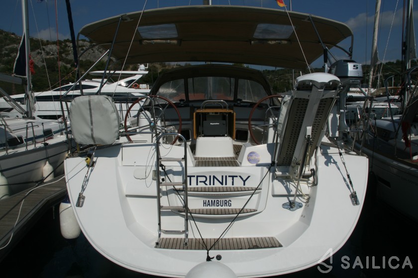 Jeanneau 53 - Yacht Charter Sailica