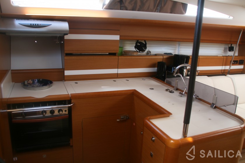 Jeanneau 53 - Yacht Charter Sailica