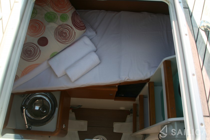 Jeanneau 53 - Yacht Charter Sailica