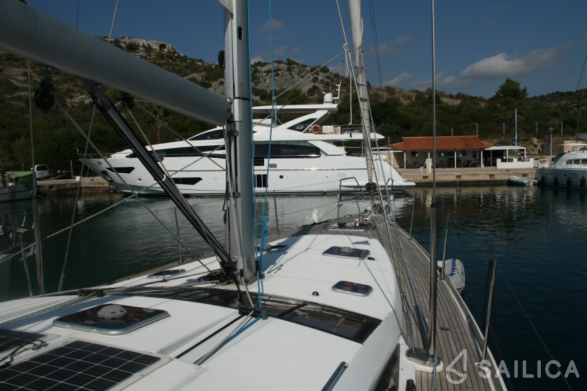 Jeanneau 53 - Yacht Charter Sailica