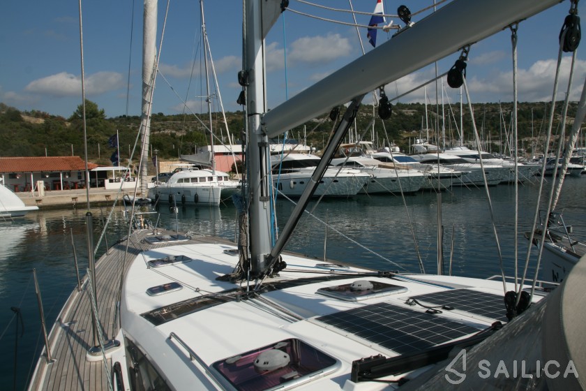 Jeanneau 53 - Yacht Charter Sailica