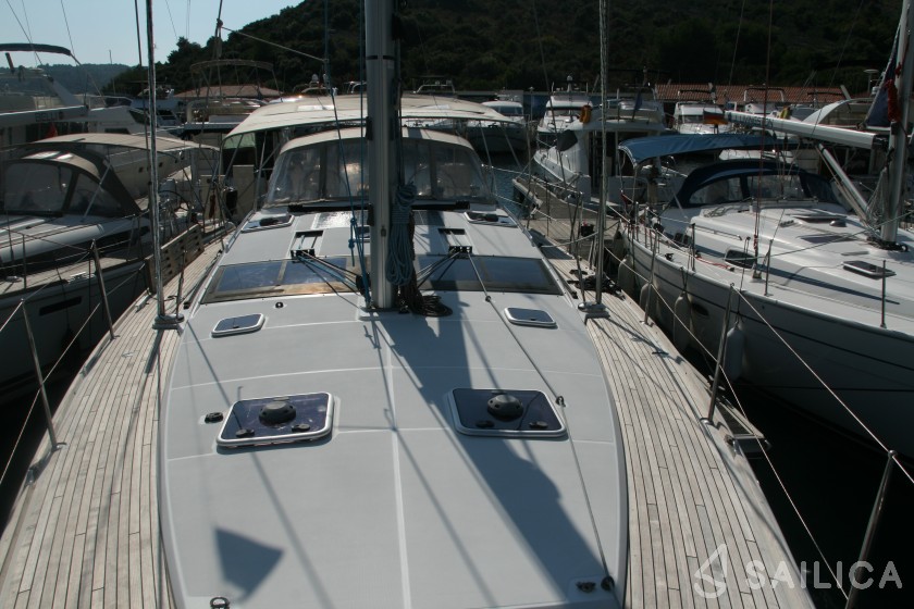 Jeanneau 53 - Yacht Charter Sailica