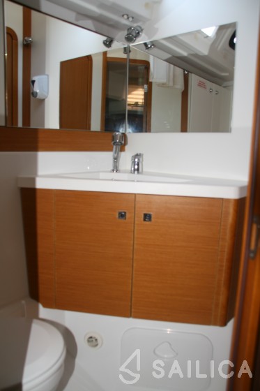 Jeanneau 53 - Yacht Charter Sailica