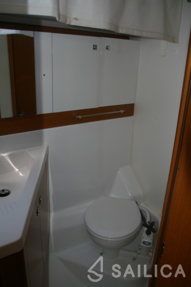 Jeanneau 53 - Yacht Charter Sailica