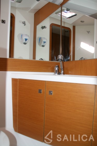 Jeanneau 53 - Yacht Charter Sailica