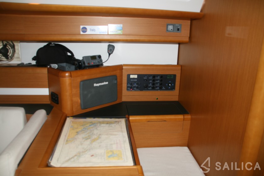 Jeanneau 53 - Yacht Charter Sailica