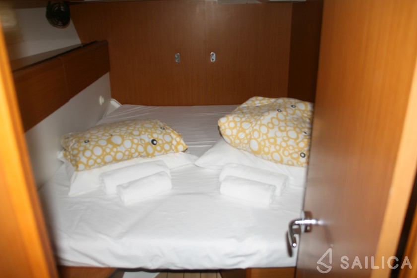 Jeanneau 53 - Yacht Charter Sailica