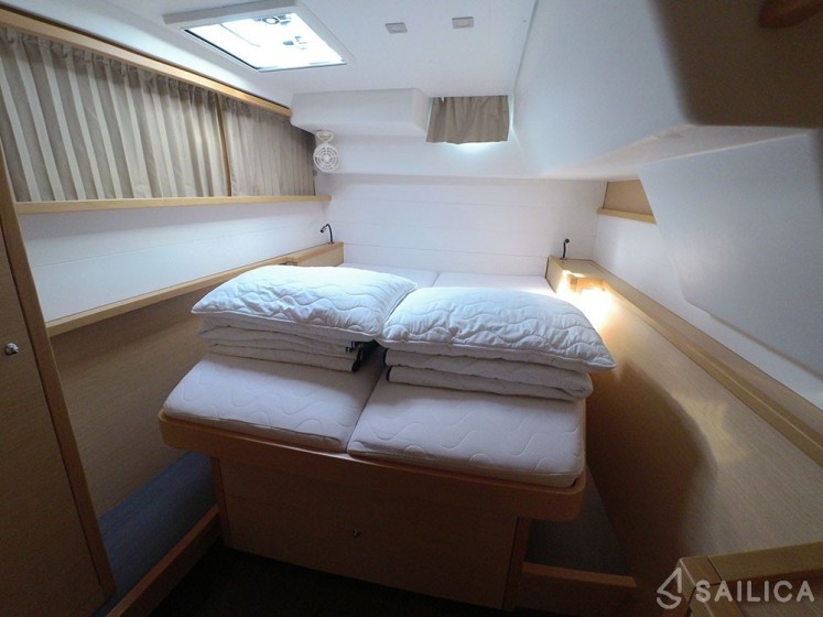 Lagoon 450  Flybridge - Yacht Charter Sailica