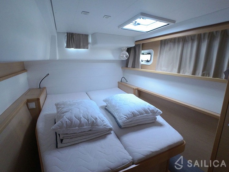 Lagoon 450  Flybridge - Yacht Charter Sailica
