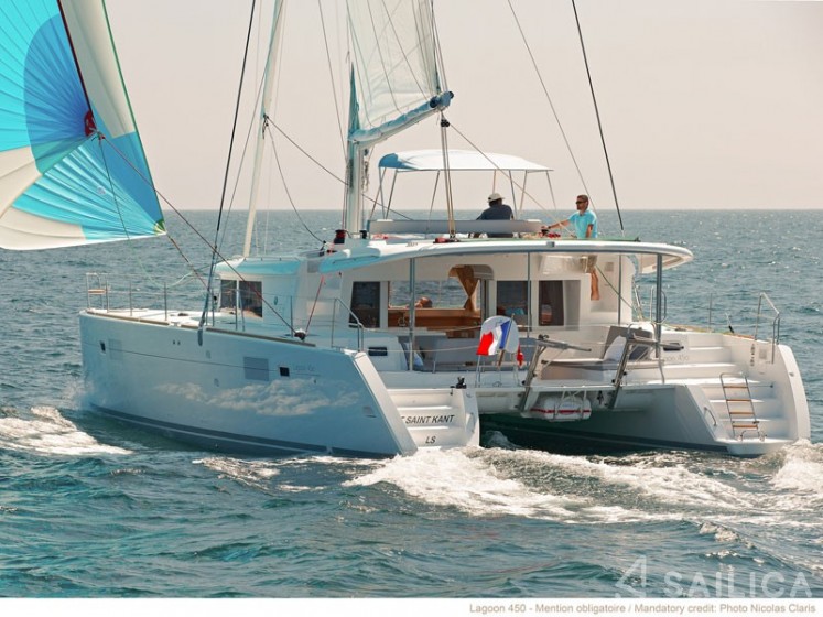 Lagoon 450  Flybridge - Yacht Charter Sailica