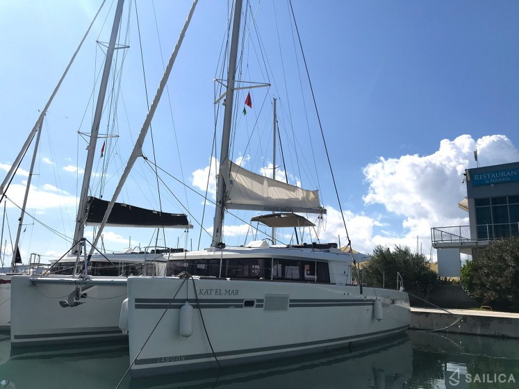 Lagoon 450  Flybridge - Yacht Charter Sailica