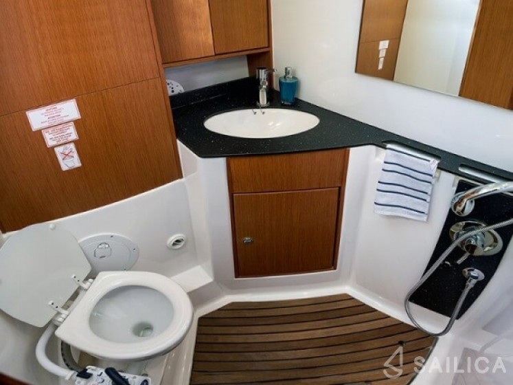 Bavaria 45 - Yacht Charter Sailica