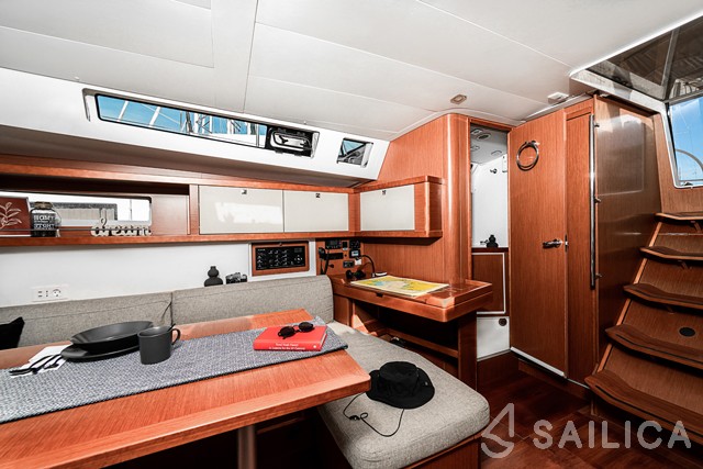 Oceanis 45 - Yacht Charter Sailica