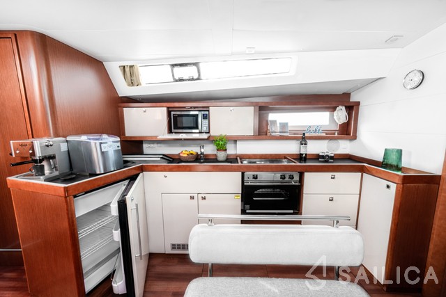 Oceanis 45 - Yacht Charter Sailica