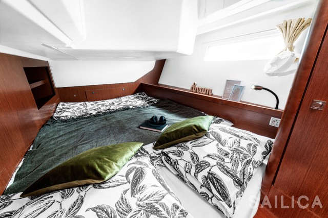 Oceanis 45 - Yacht Charter Sailica