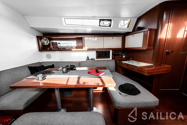 Oceanis 45 - Yacht Charter Sailica