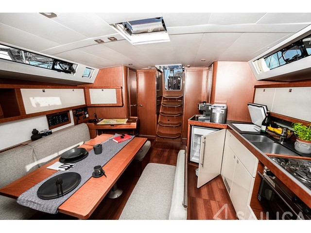 Oceanis 45 - Yacht Charter Sailica