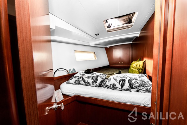 Oceanis 45 - Yacht Charter Sailica