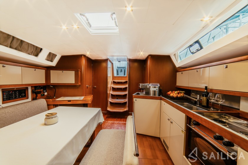 Oceanis 45 - Yacht Charter Sailica