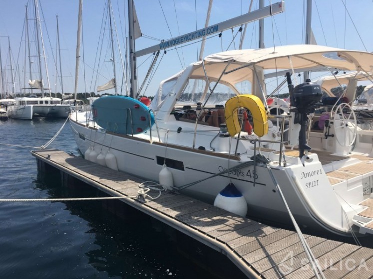 Oceanis 45 - Yacht Charter Sailica