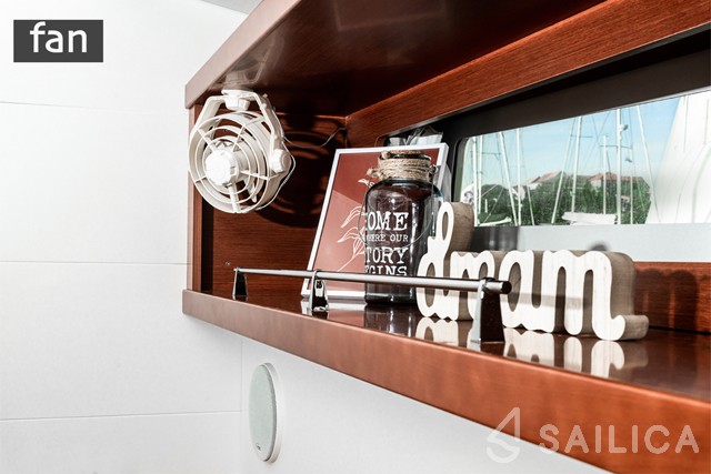 Oceanis 45 - Yacht Charter Sailica