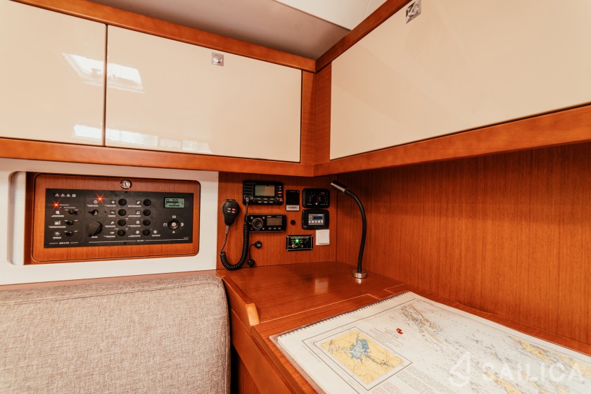 Oceanis 45 - Yacht Charter Sailica