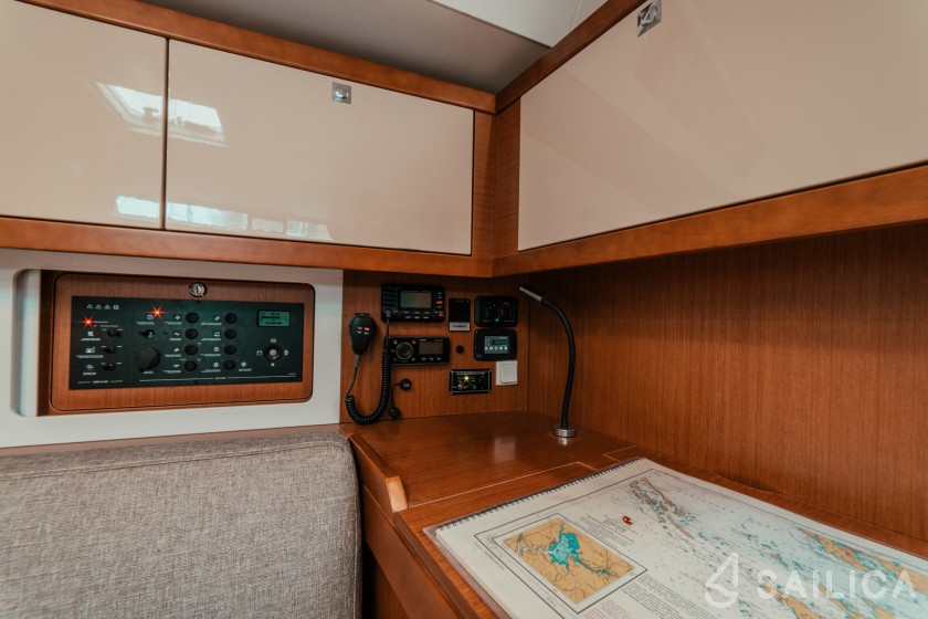 Oceanis 45 - Yacht Charter Sailica