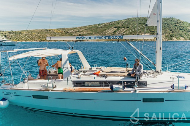 Oceanis 45 - Yacht Charter Sailica