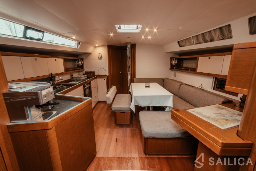 Oceanis 45 - Yacht Charter Sailica