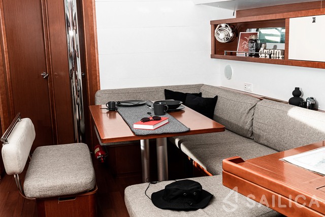 Oceanis 45 - Yacht Charter Sailica