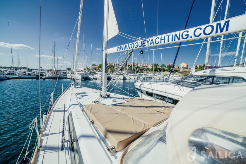 Oceanis 45 - Yacht Charter Sailica