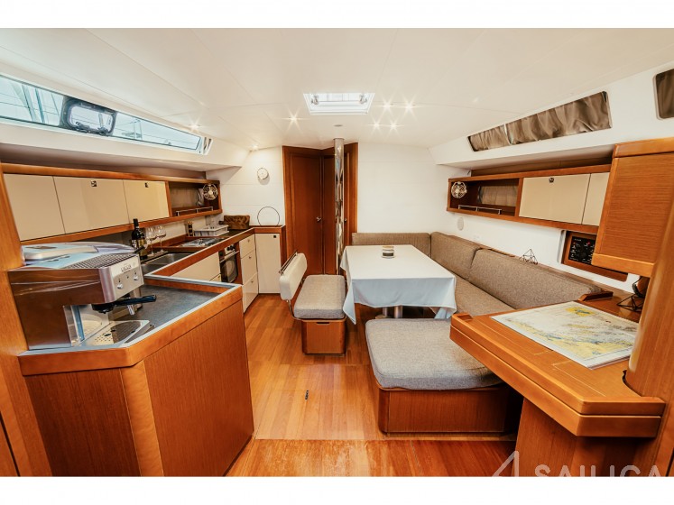 Oceanis 45 - Yacht Charter Sailica