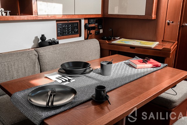 Oceanis 45 - Yacht Charter Sailica