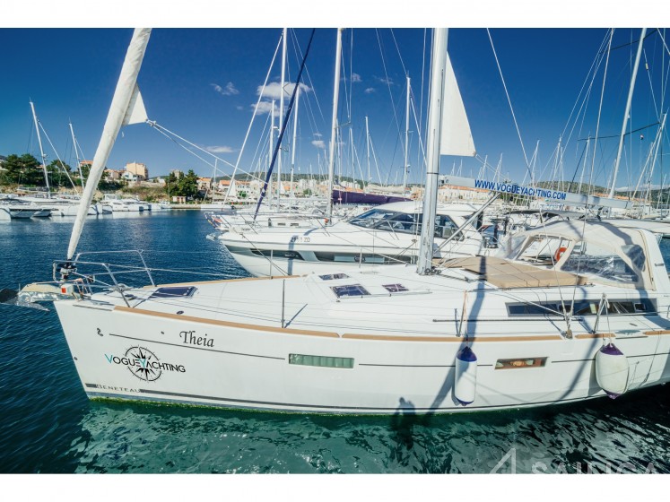 Oceanis 45 - Yacht Charter Sailica