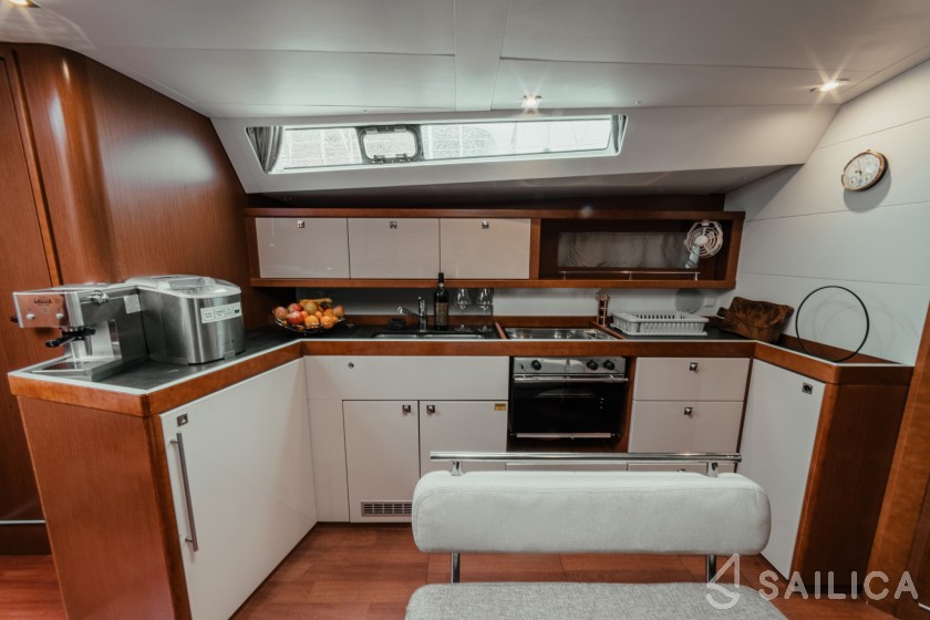 Oceanis 45 - Yacht Charter Sailica
