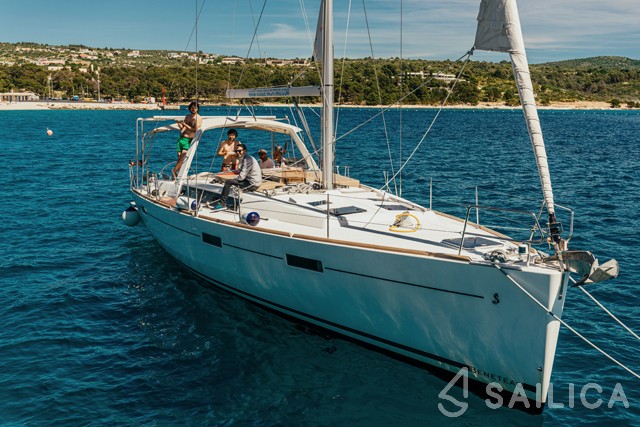 Oceanis 45 - Yacht Charter Sailica