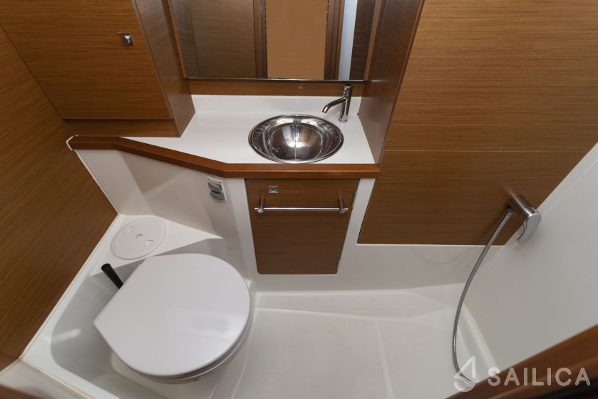 Sun Odyssey 389 - Yacht Charter Sailica