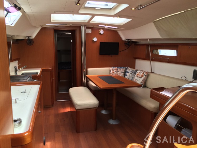 Oceanis 46 - Yacht Charter Sailica